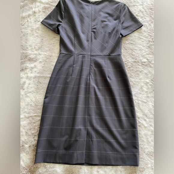 Banana Republic Woman’s Grey Plaid Dress size 4. Mid/long length. 95% Wool - Picture 4 of 11